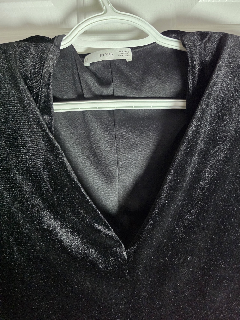 MNG Black Velvet V-Neck Bodysuit Size Small - Picture 4 of 6